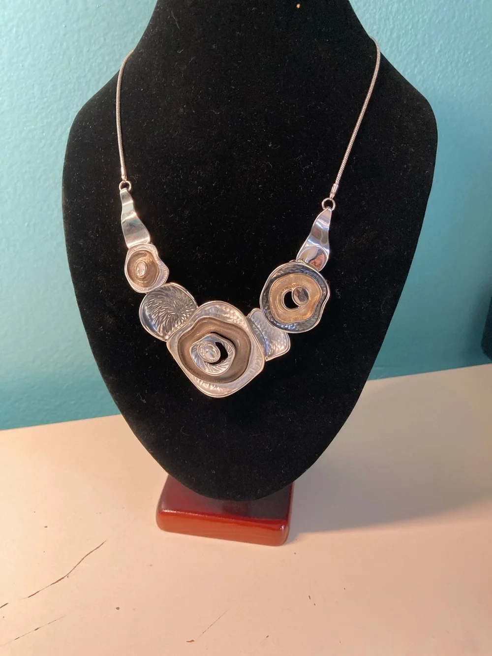 Fashion Statement Necklace in Silver Tone Metal Unbranded